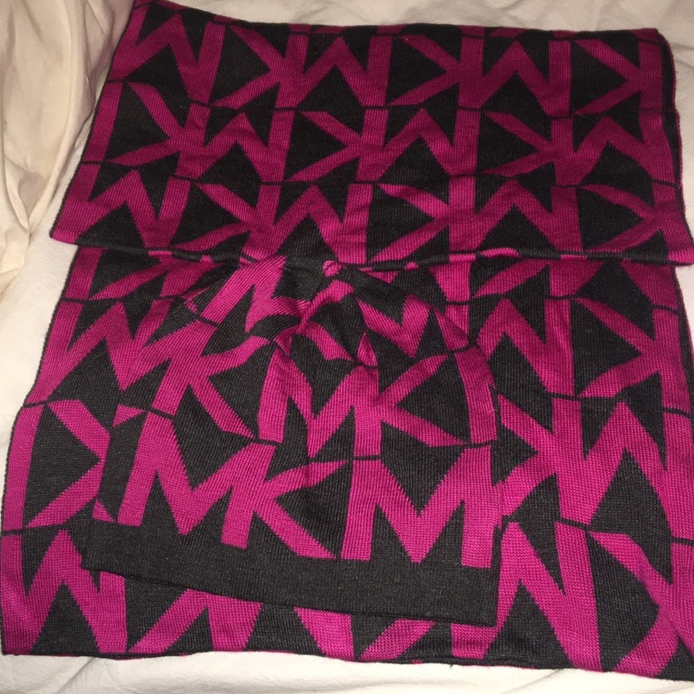 Womens hat and scarf set.